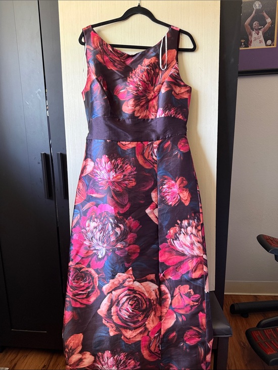 Kay Unger Dresses & Skirts - Kay Unger Floral Satin Cocktail Dress in Black with Orange-Pink Blooms
